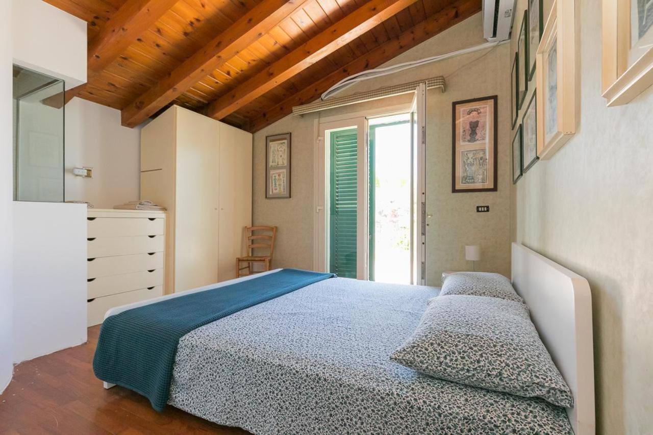 Fronte Spiaggia Zoe Villa Augusta Bagian luar foto