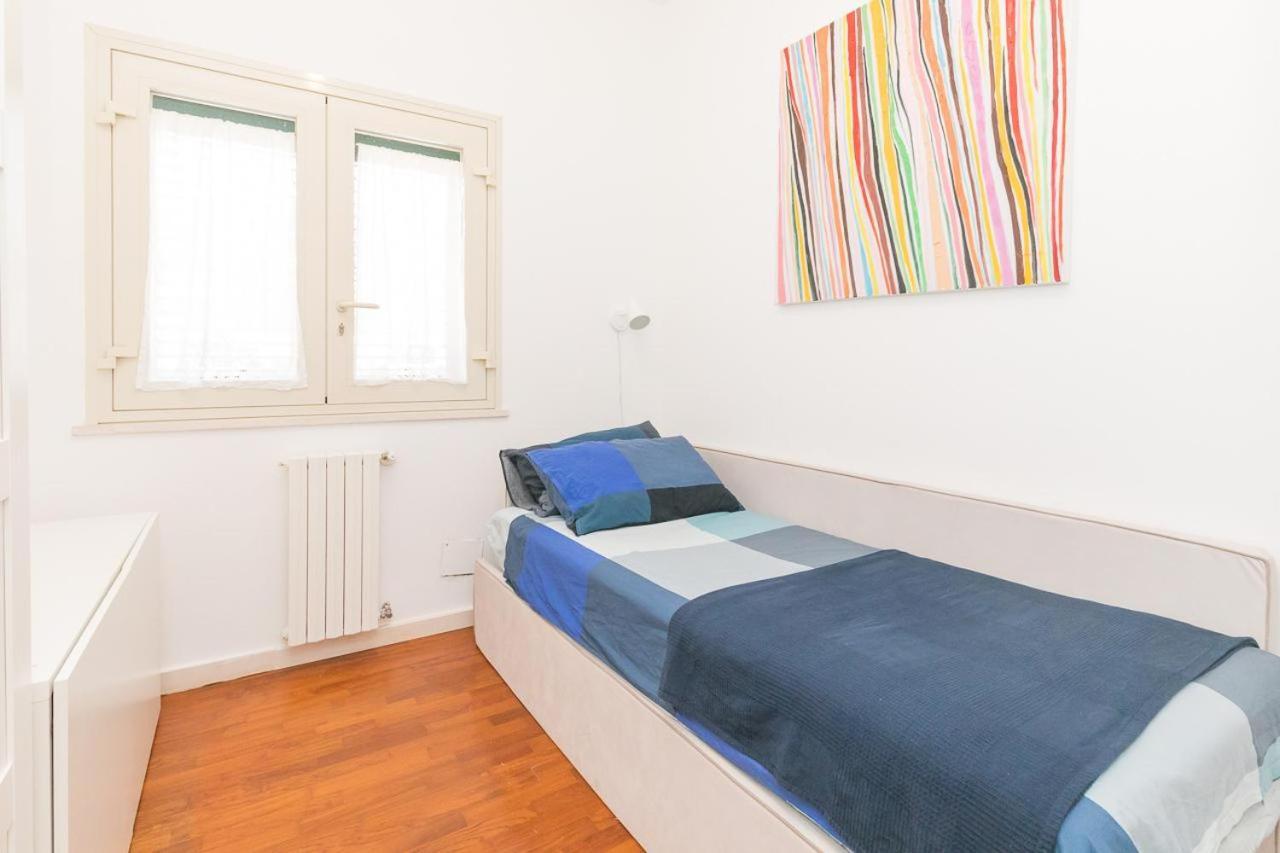 Fronte Spiaggia Zoe Villa Augusta Bagian luar foto