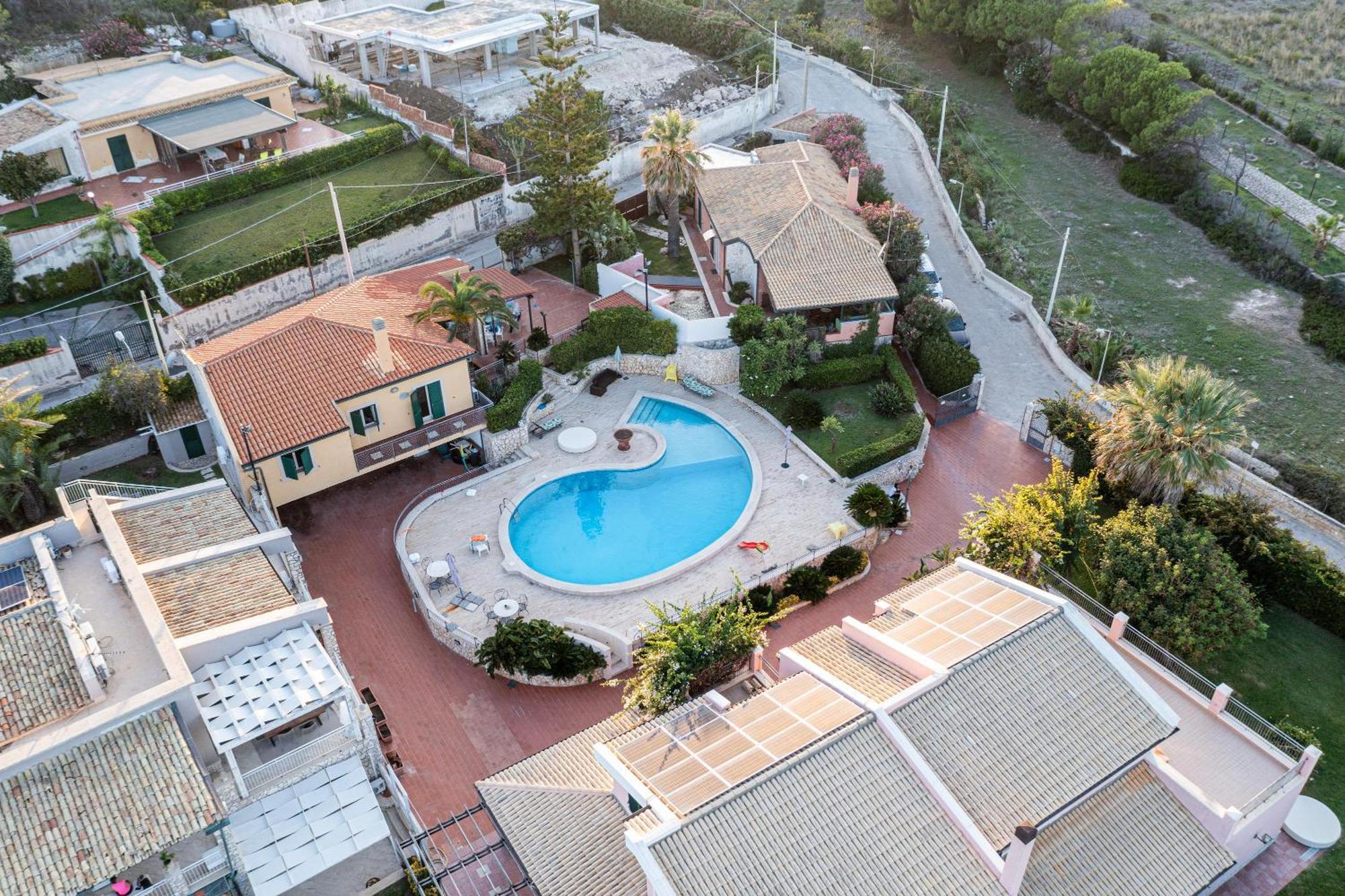 Fronte Spiaggia Zoe Villa Augusta Bagian luar foto